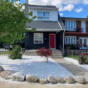 Cheerful 3bdm With Free Parking On Premises Toronto