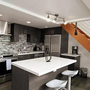 Modern Top-floor 1-bedroom Loft With Free Parking Vancouver